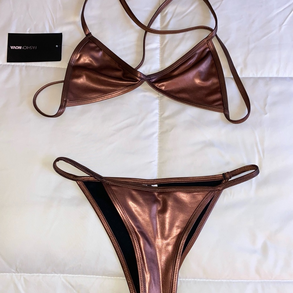 NWT metallic 2 piece bikini.